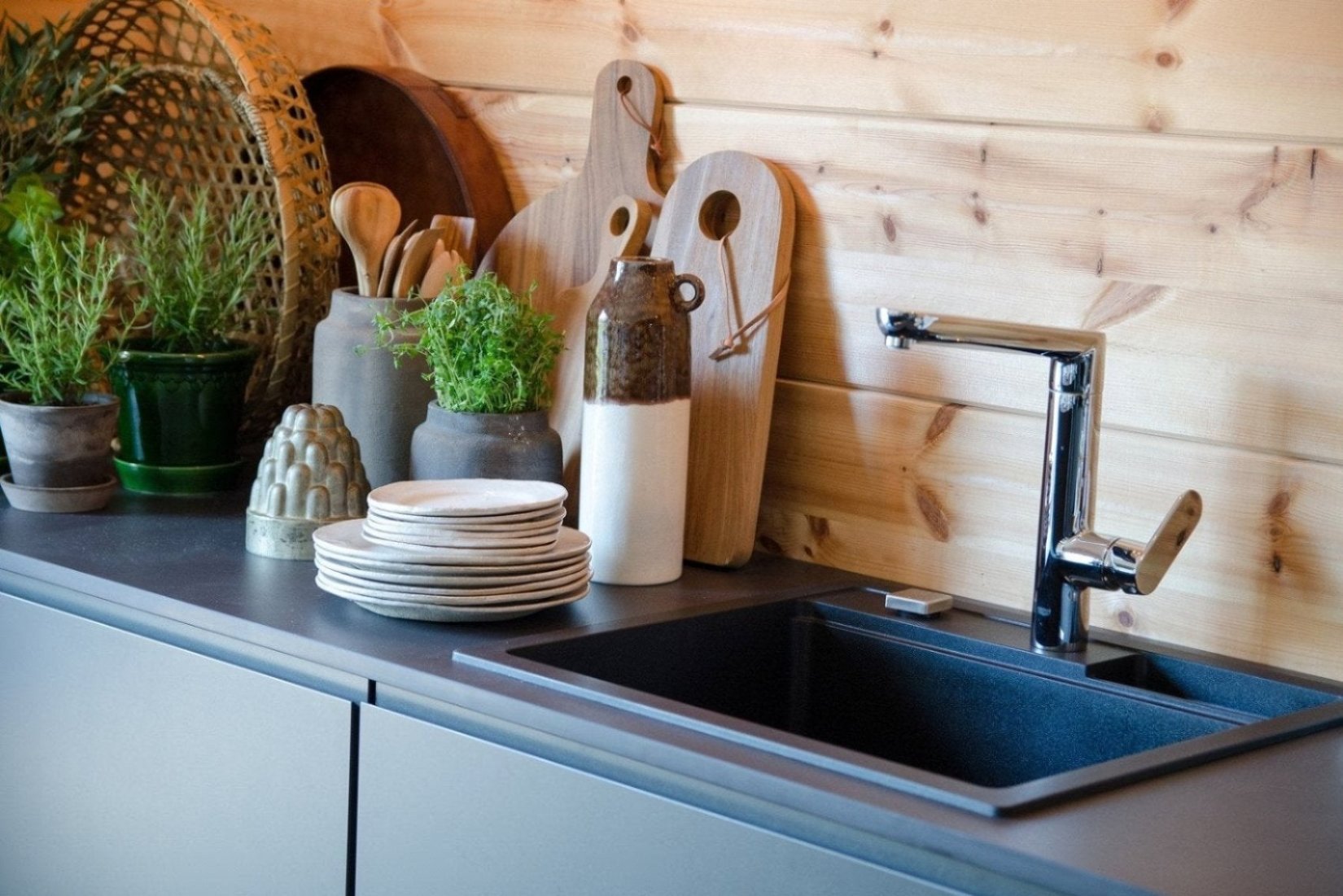 Stala CEG51-57B tasoon upotettava keittiöallas, musta komposiitti