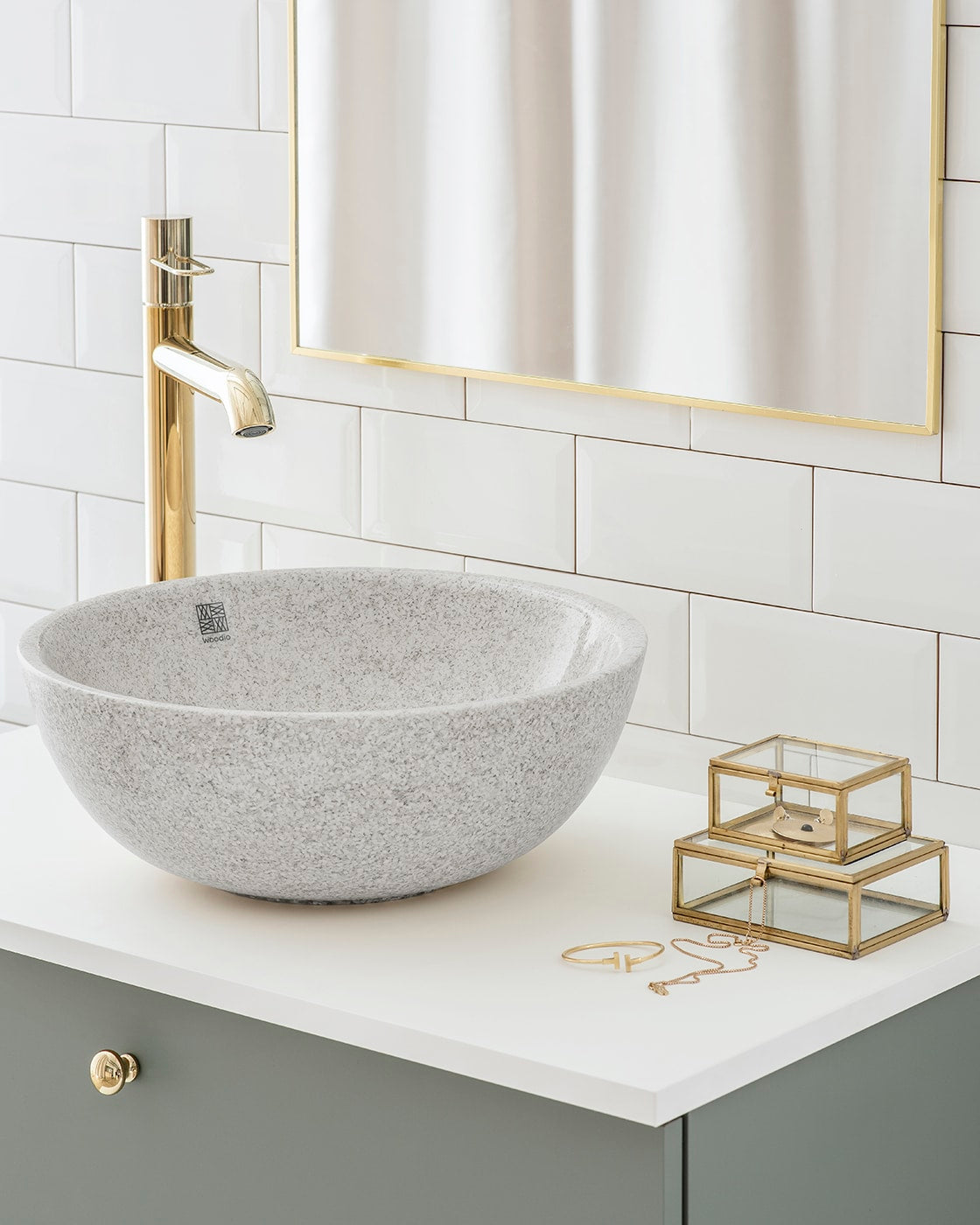 Woodio Soft40 malja-allas, kaunis kylpyhuone vaalean ja kullan väreillä